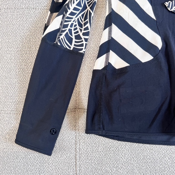 Lululemon Shanti Surf Rash Guard Black Small Steep Stripe Printed Black - Picture 5 of 7